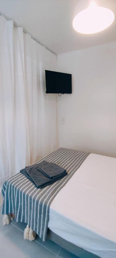 Le Studio Des Tours - Parking Apartment Арл Екстериор снимка