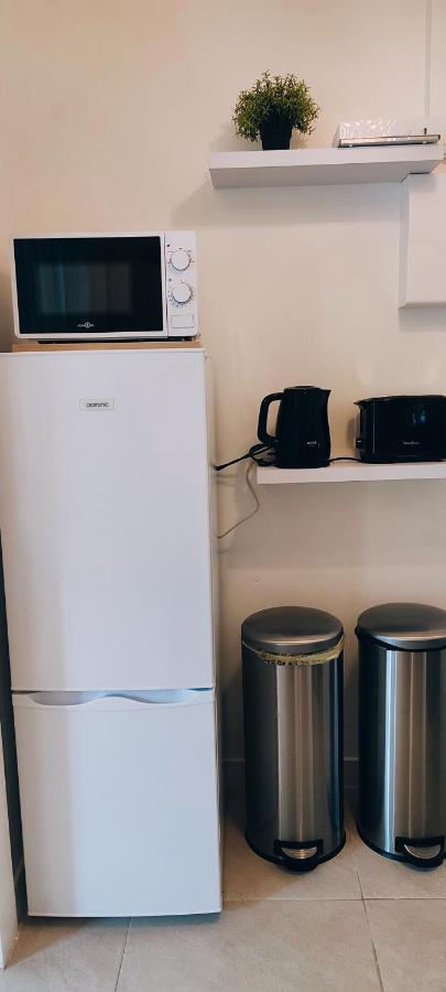 Le Studio Des Tours - Parking Apartment Арл Екстериор снимка