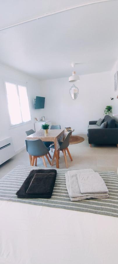 Le Studio Des Tours - Parking Apartment Арл Екстериор снимка