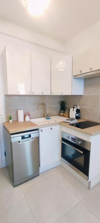 Le Studio Des Tours - Parking Apartment Арл Екстериор снимка