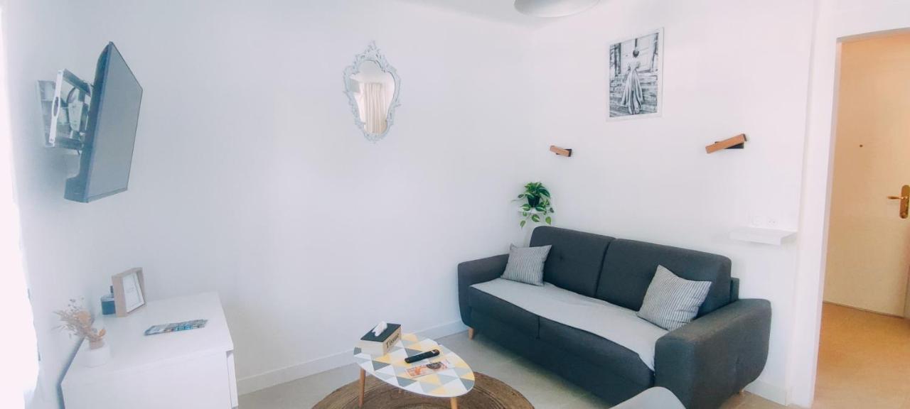 Le Studio Des Tours - Parking Apartment Арл Екстериор снимка